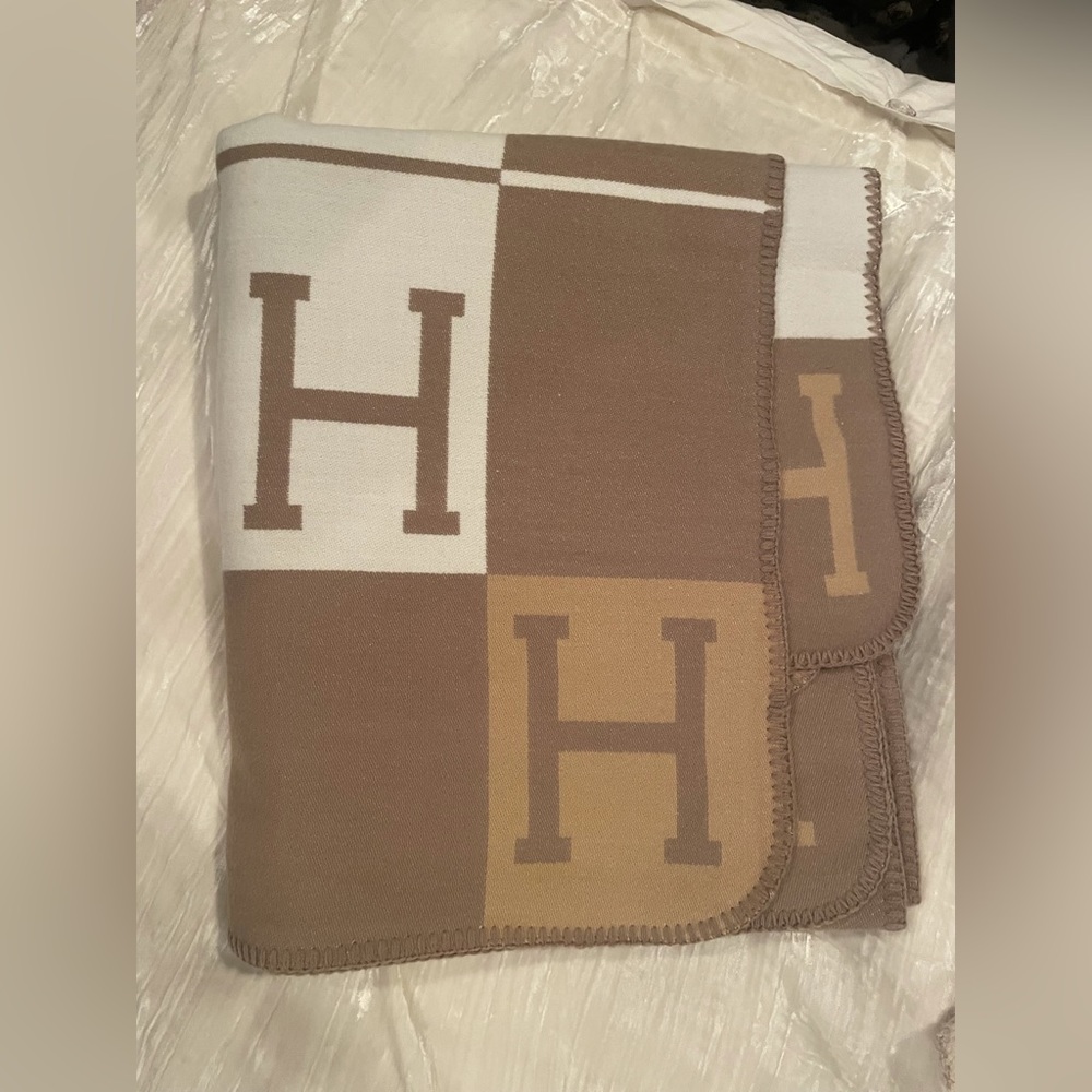 H Blanket